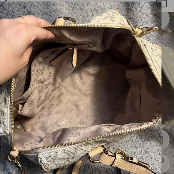 Michael Kors monogram bag with gold hardware. Bought in store - Picture 6 of 8